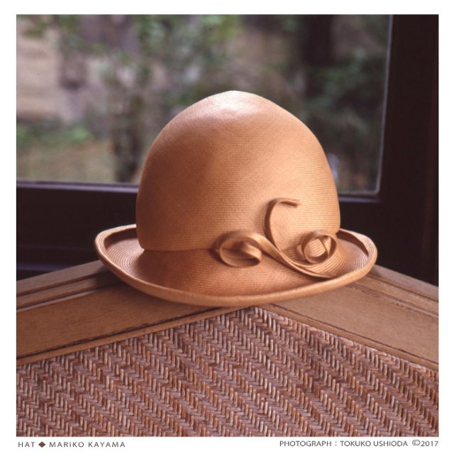 香山まり子展『帽子』-布の彫刻