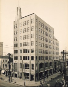 1933(昭和8)年に竣工した現在の教文館ビル